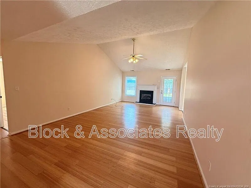 3 bed, 2.0 bath, $1,550 — Photo 2