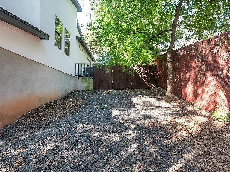 1514 Betty Jo Dr #B — Photo 40