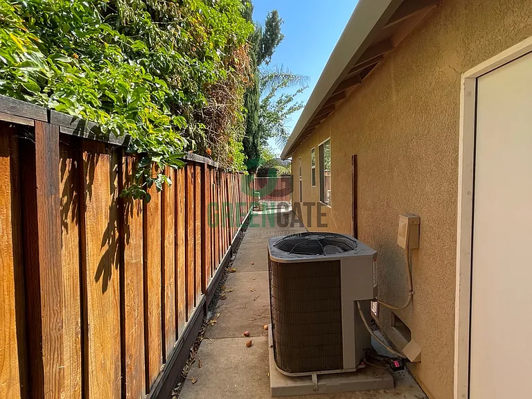 1660 Etta Way — Photo 40