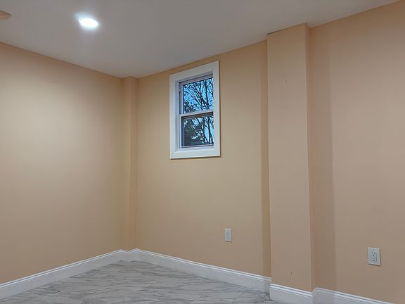 3rd image of 2080 Lacombe Ave #B1