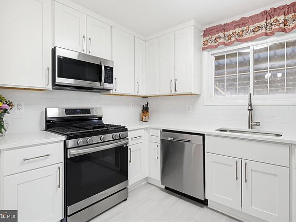 4th image of 1250 Roundtop Rd