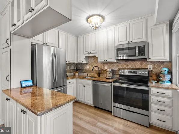 1111 N Pitt St APT 1C, Alexandria, VA 22314