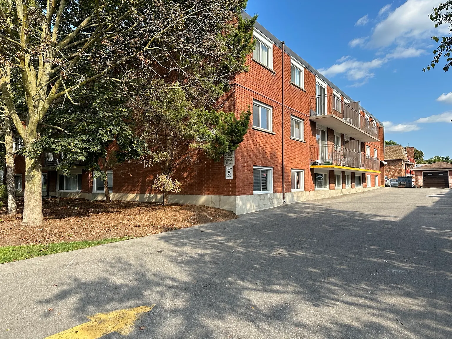 Queenston Apartments — Photo 3