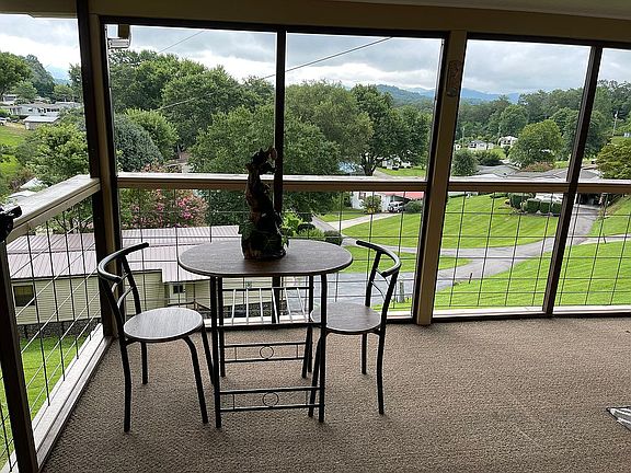 Long range mtn views