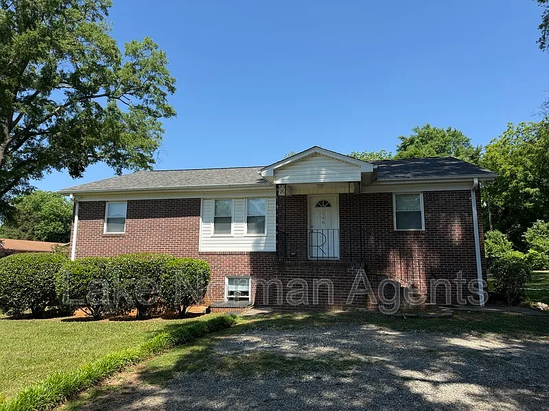 3 bed, 2.0 bath, $1,695 — Photo 1