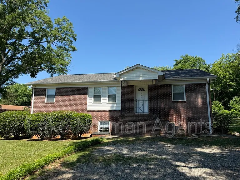 140 Watkins St #UPSTAIRS — Photo 1
