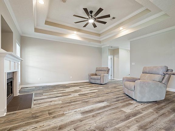 5th image of 186 Glen Oaks Cir