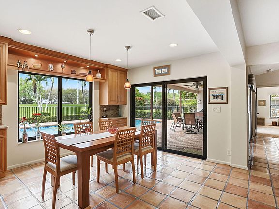 5th image of 1960 NW 25th Street