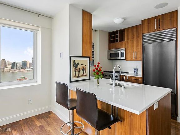2nd image of 88 Greenwich St Penthouse 1W