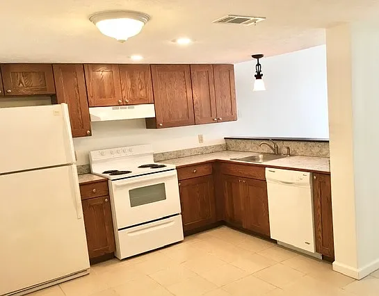 3 bed, 2.5 bath, 1600 sqft, $1,600 — Photo 2