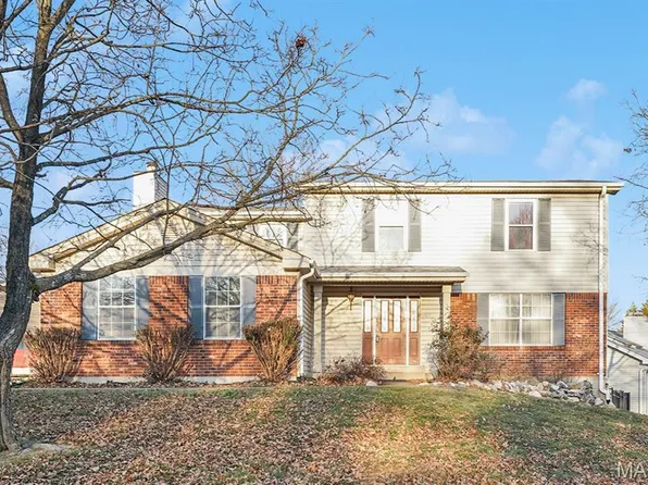 1205 Newport Landing Dr, Fenton, MO 63026