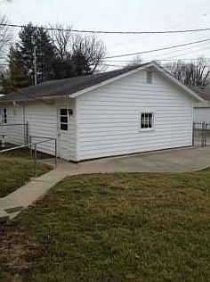 3rd image of 321 Van Ave