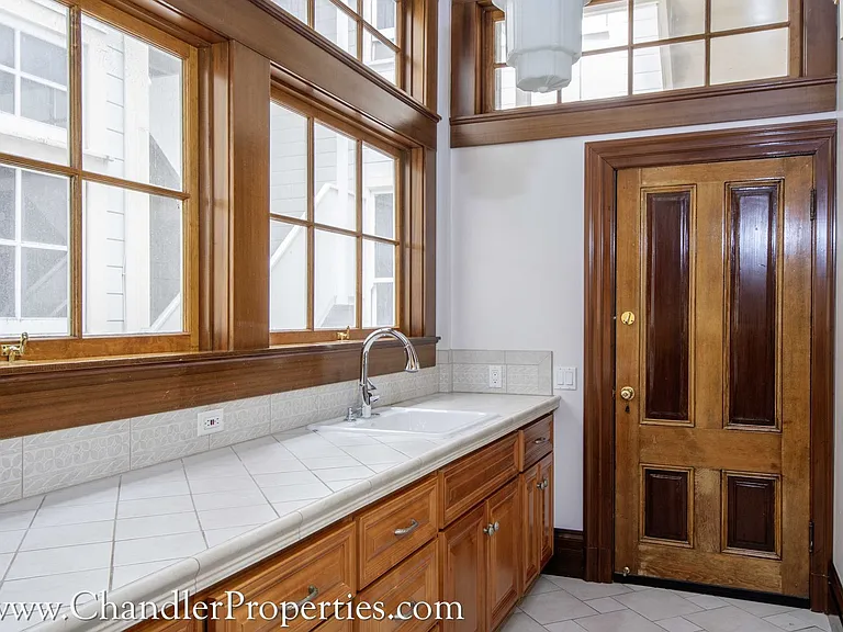 924-934 Divisadero St — Photo 11