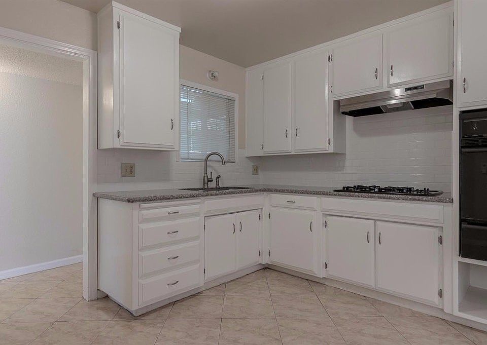 1st image of 712 Highmoor Ave