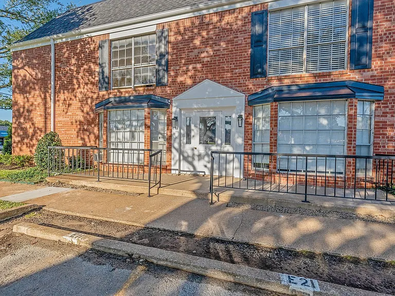 Barclay Apartments - ASK ABOUT OUR SPRING MOVE-IN SPECIAL TODAY! — Photo 22