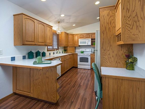 3rd image of 2606 Featherstar Way