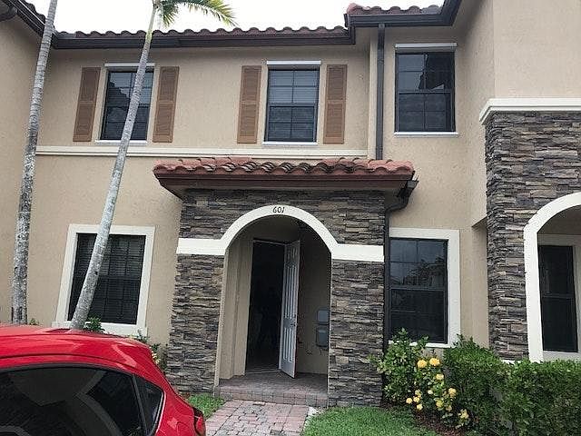 1st image of 601 SE 32nd Ter #601