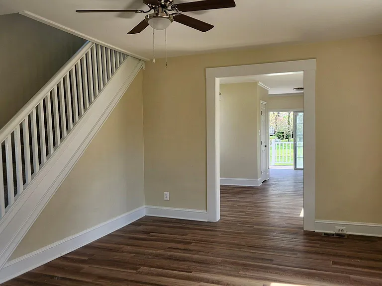 7 Ritchie Hwy — Photo 5