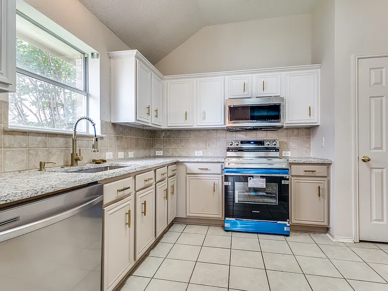 7046 Saint Augustine Dr — Photo 16