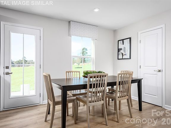 4th image of 11009 Rococo Ln