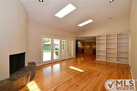 5th image of 5818 Meadow Crest Dr