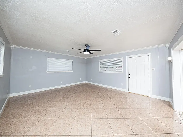 823 Parkhill St — Photo 24