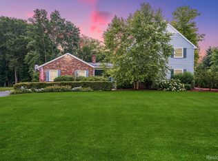 8802 Margo Dr, Brighton, MI
