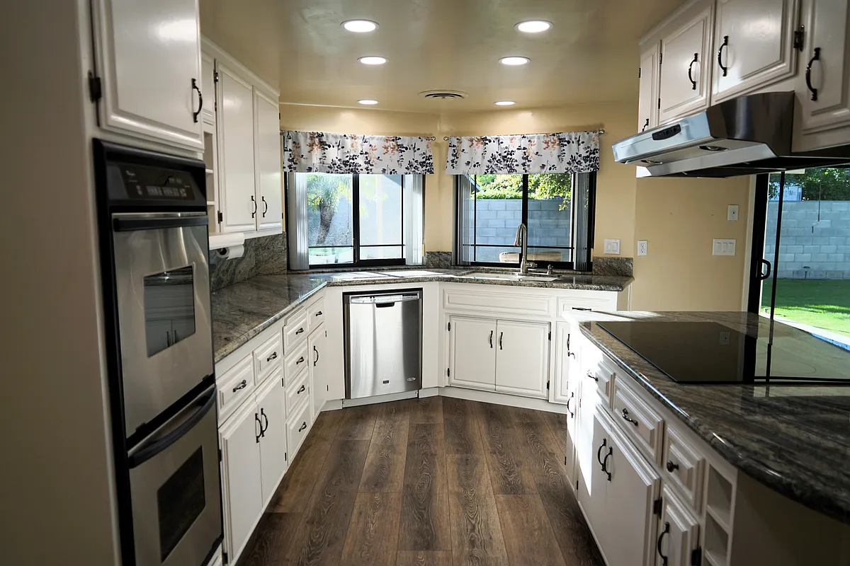 Building Photo - 609 N El Rio Dr