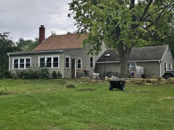 12096 Saunders Rd, Pecatonica, IL 61063