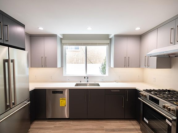 5th image of 10231 Woodbine St #103