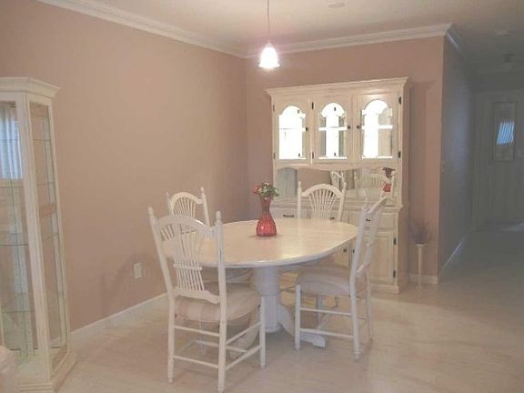 5th image of 745-14 Conklin St