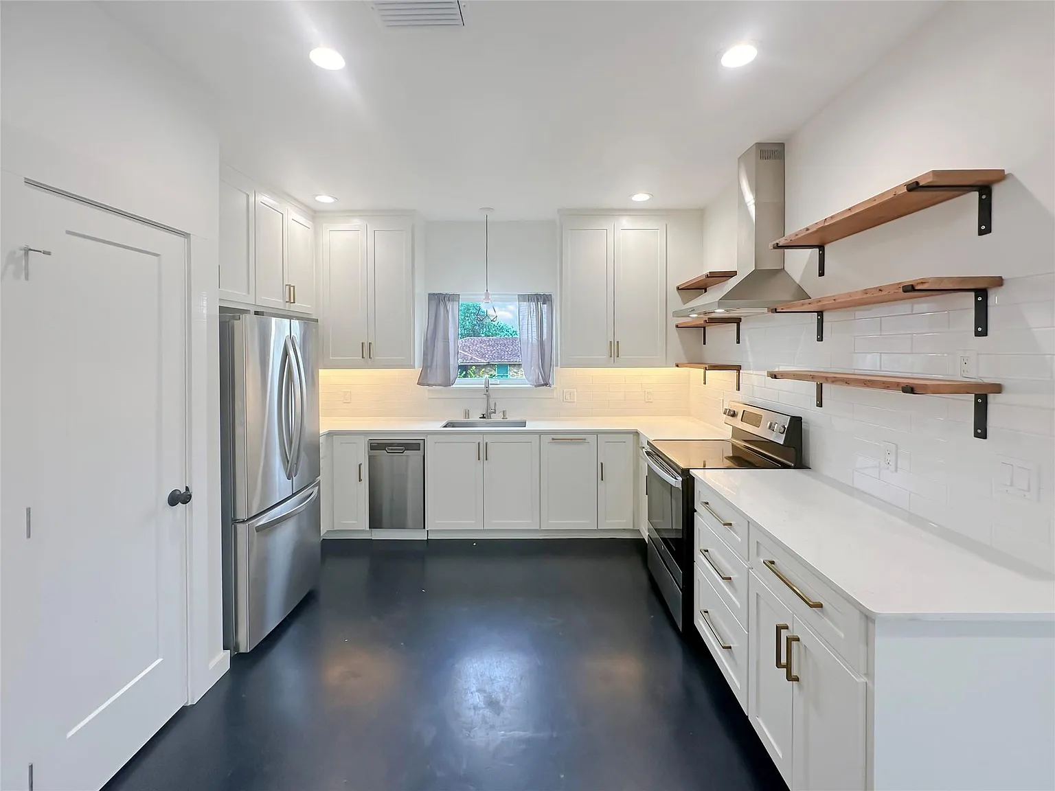 2 bed, 1.0 bath, 818 sqft, $1,500 — Photo 3