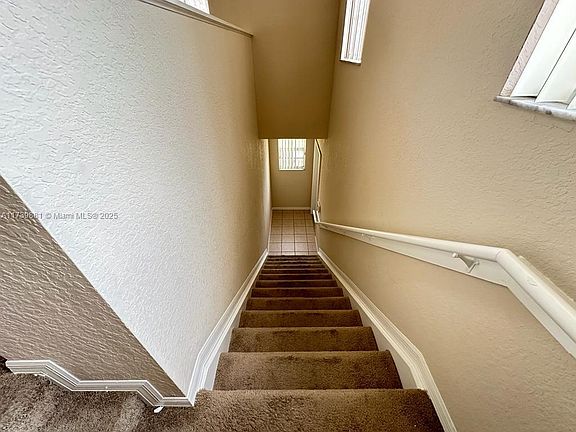 3rd image of 1805 Belmont Ln #1805
