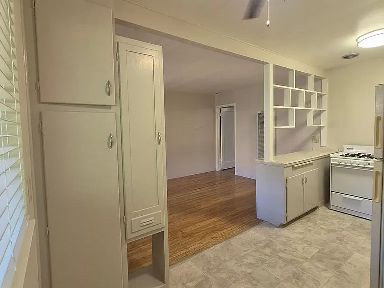 2508 L Street Classic Midtown Living — Photo 13