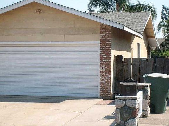 Right side at garage