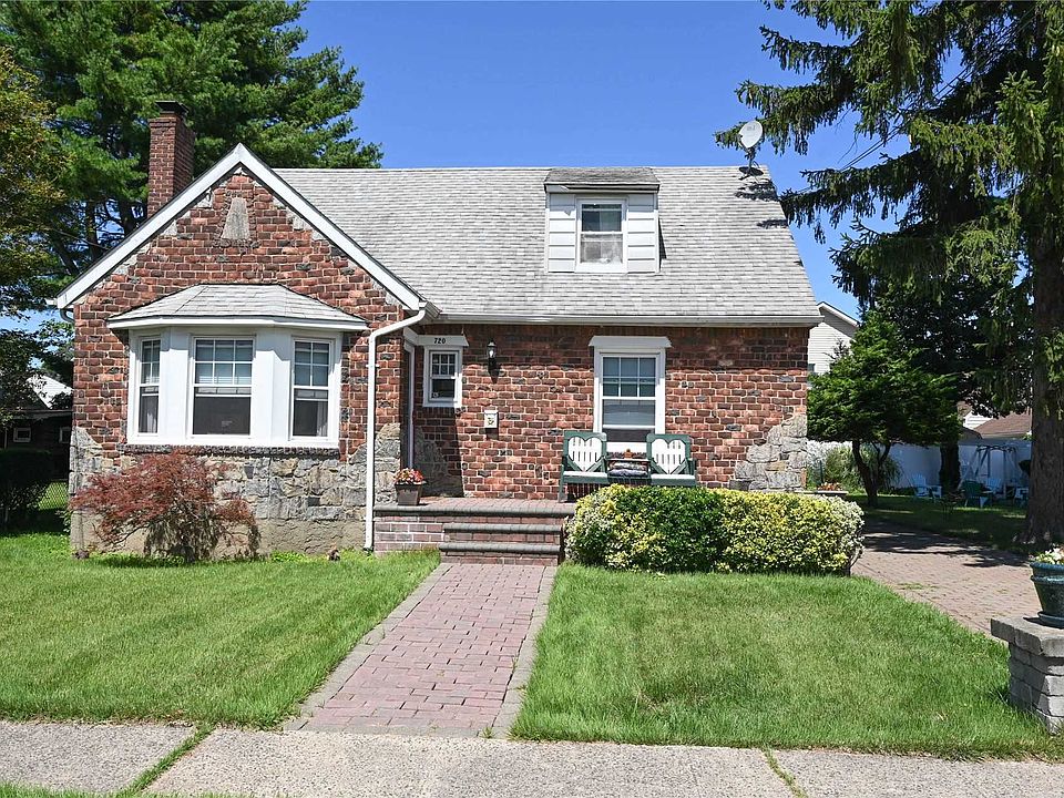 1st image of 720 Iris St