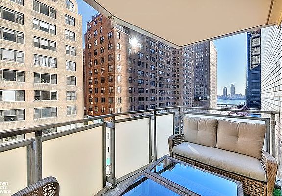 5th image of 300 E 40th St APT 6C