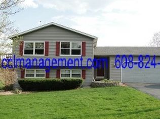 1081 Black Oak Trl, Deerfield, WI 53531