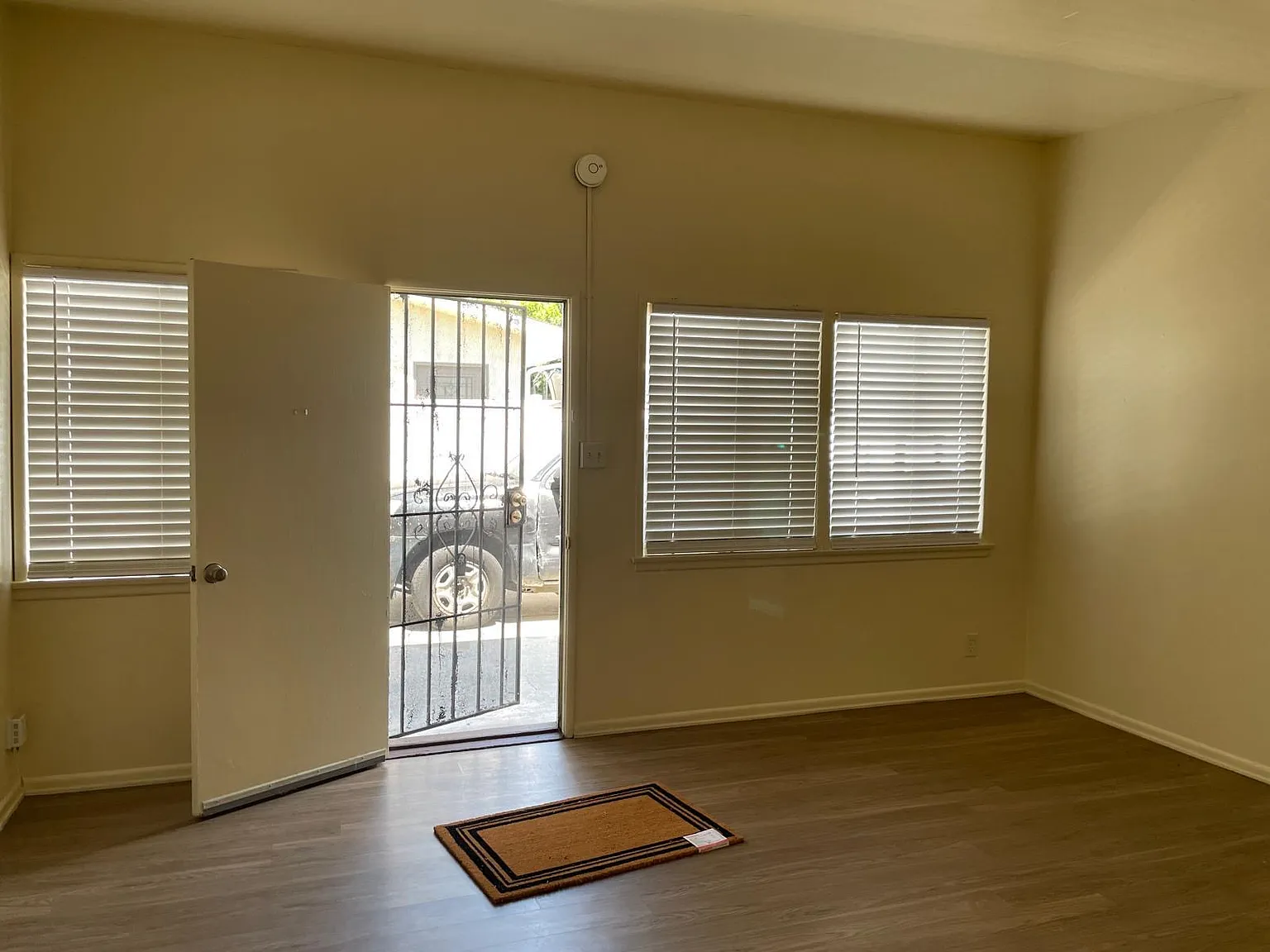 Studio, 10 sqft, $1,275 — Photo 1