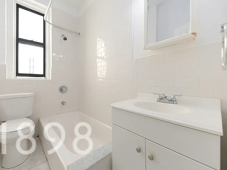 185 E 162nd St #5C — Photo 2