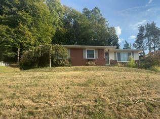 1759 Buena Vista Dr, Coshocton, OH 43812