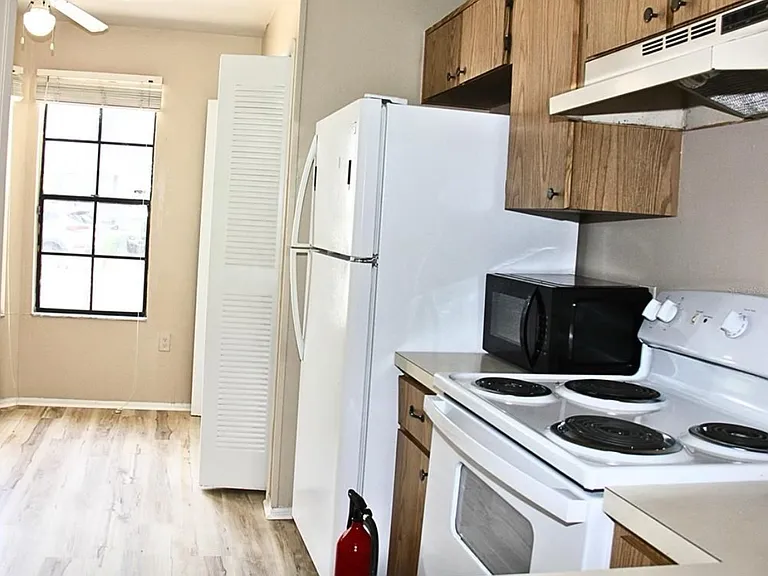 631 Clemson Dr — Photo 3