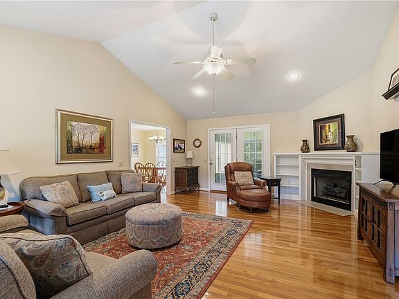 2nd image of 202 Valley Creek Dr