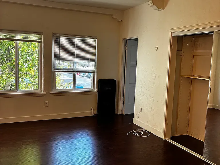 945 Hilgard Ave #205 — Photo 1