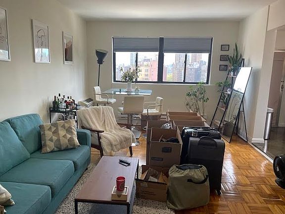 5th image of 175 W 72nd St #Penthouse G