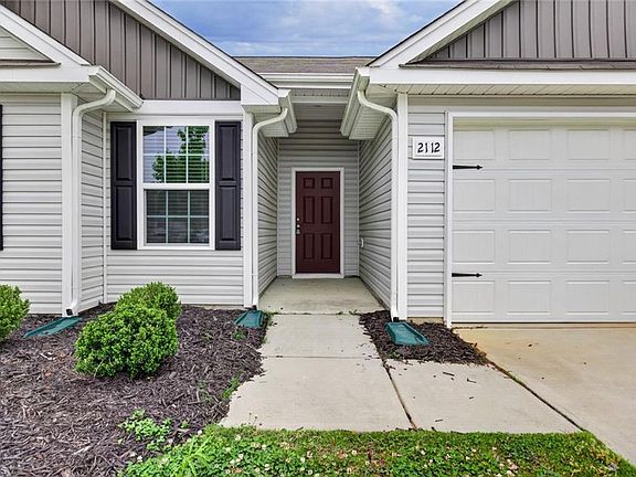 4th image of 2112 Briar Run Dr