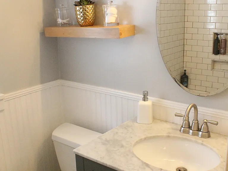 Upstairs Full Bath