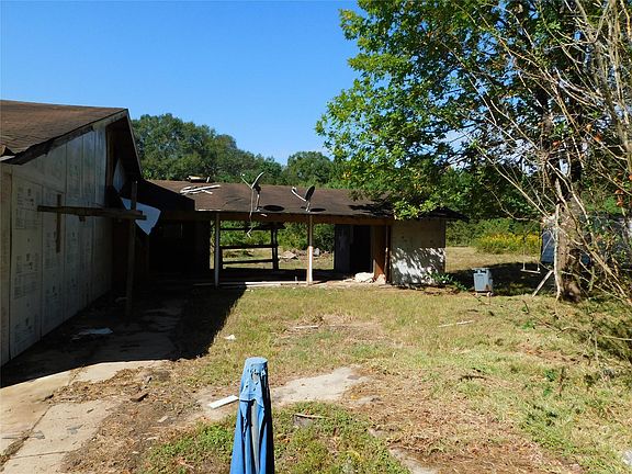 3rd image of 328 County Road 3893 W
