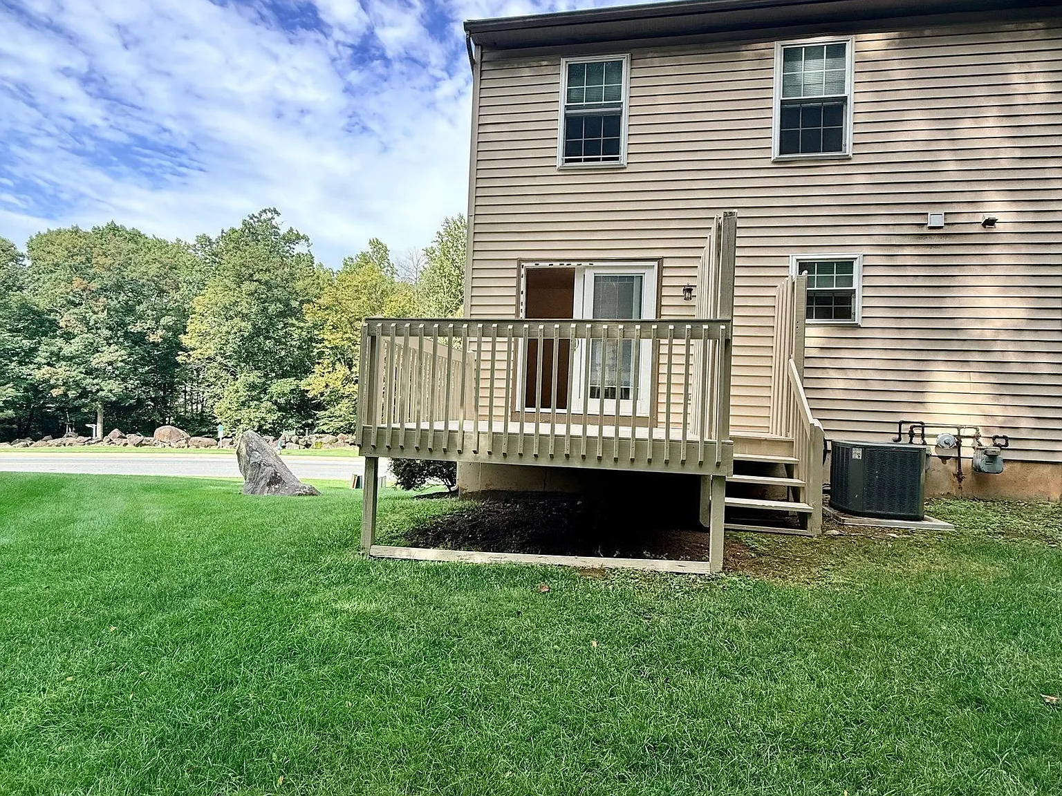 3 bed, 1.5 bath, 1200 sqft, $1,785 — Photo 3