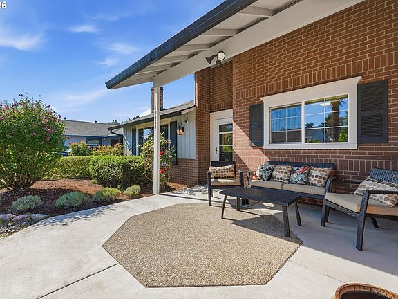 3rd image of 19365 SW Clarion Ct